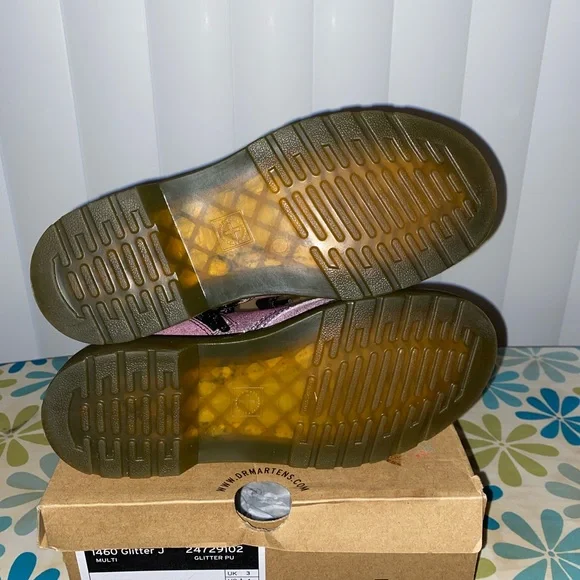 Dr. Martens Kiddos Boots - Picture 2 of 4